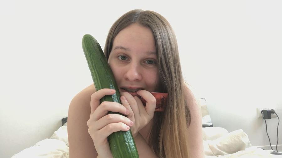 Ellie Lush: Das erste Gurken-Porno-Video